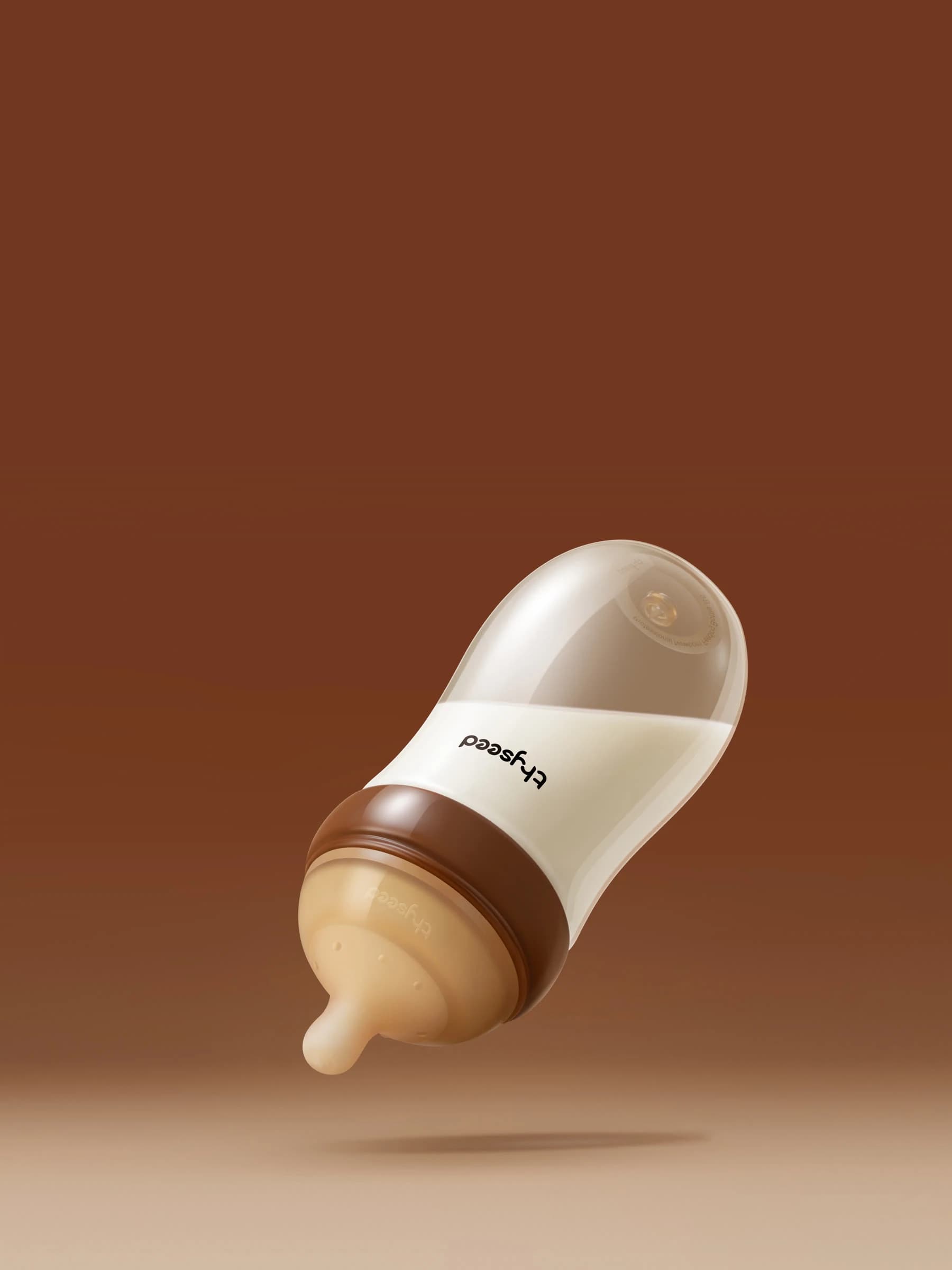 Бутылочка Thyseed 240 мл парит на фоне фирменного цвета Thyseed Brown